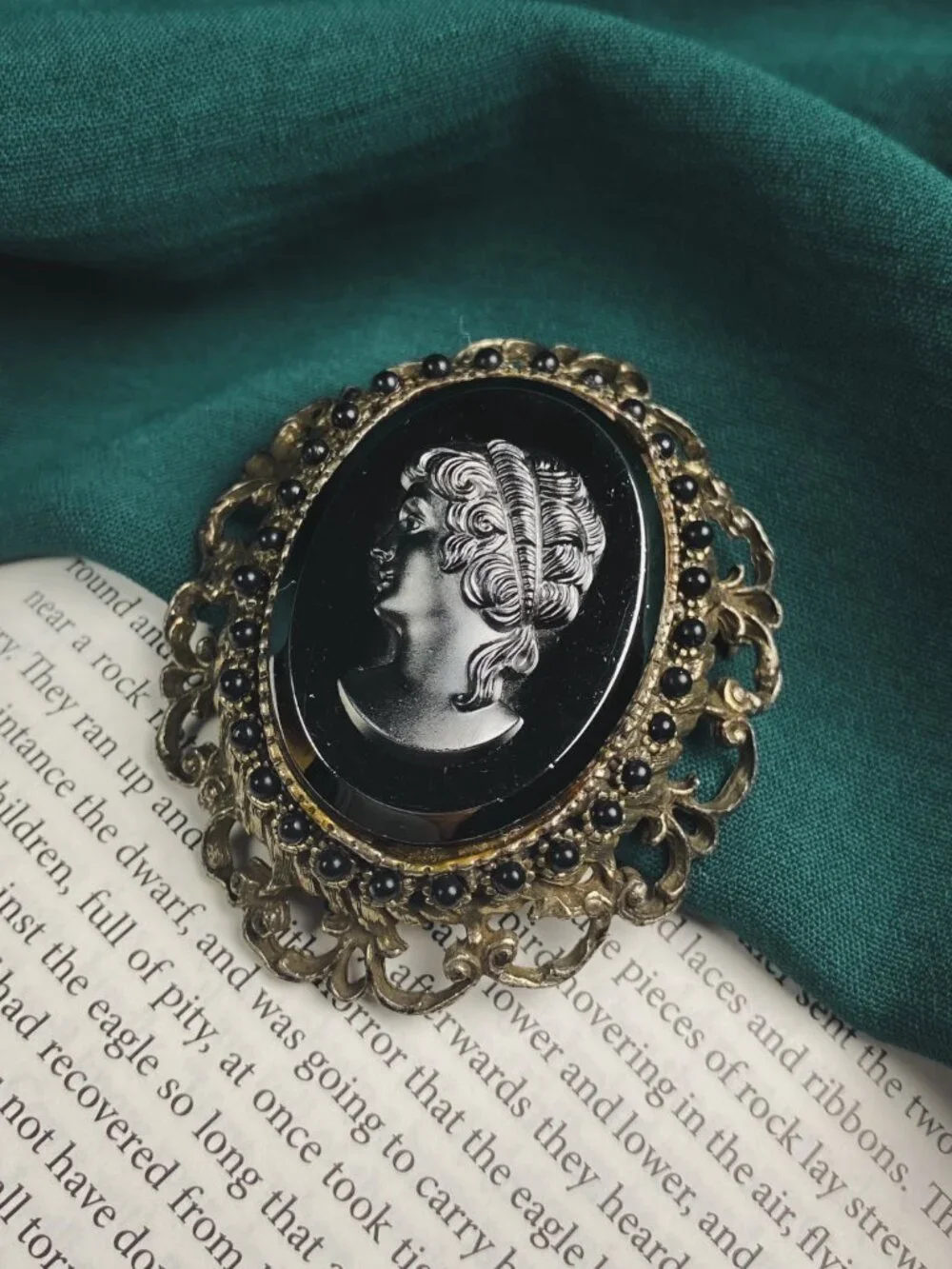 Vintage Oversized Victorian Gothic Style Black Cameo Art Nouveau Pendant Brooch